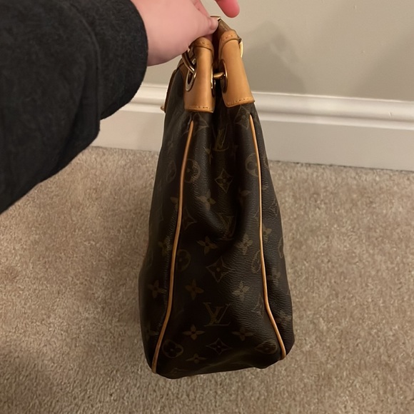 Louis Vuitton Purse - Picture 8 of 13